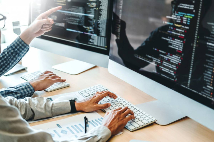 Une société d’informatique recrute des techniciens en informatique