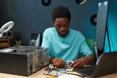 Recrutement : Techniciens en maintenance informatique et accessoires  (STAGE )