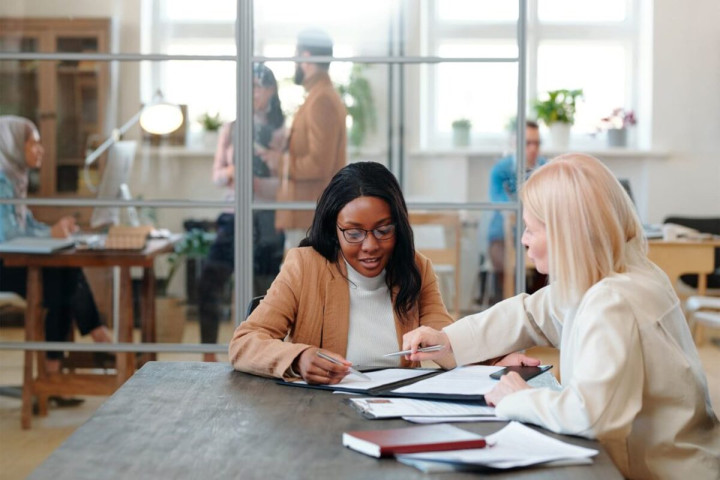 Un cabinet de la place recrute un(e) secrétaire de direction (H/F)