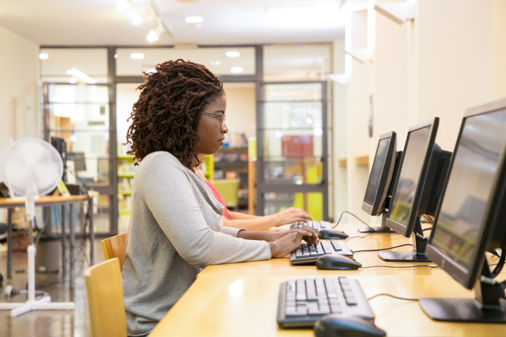 IT VILLAGE recrute