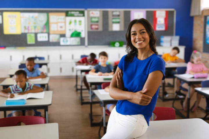 Le Complexe Scolaire Bilingue (CSB) E.M.G.E  recrute  (02 postes)  H/F
