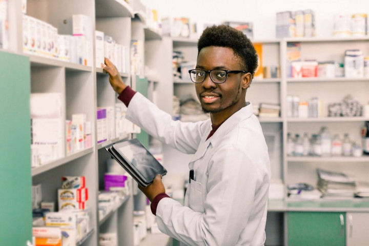 Un centre de santé privé recrute :  Agent de pharmacie